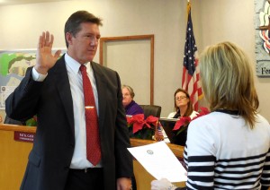 Mayor Ed Boner is sworn in.