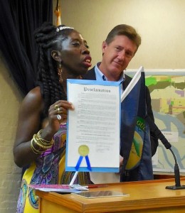 Gullah/Geechee Nation Chieftess Queen Quet thanks FBCC for proclamation as Mayor Ed Boner looks on.